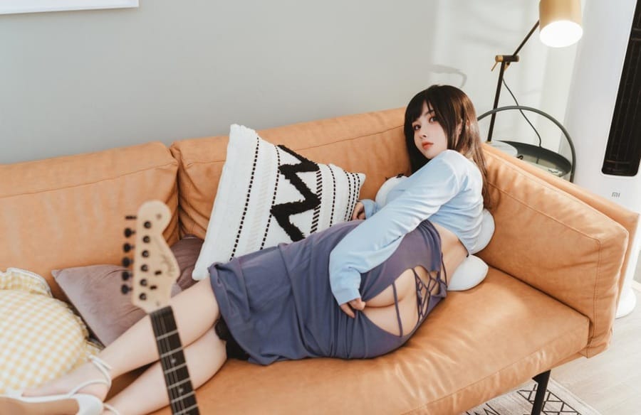 rioko凉凉子 –NO.73 吉他妹妹系带裙[45P1V/1.24GB]