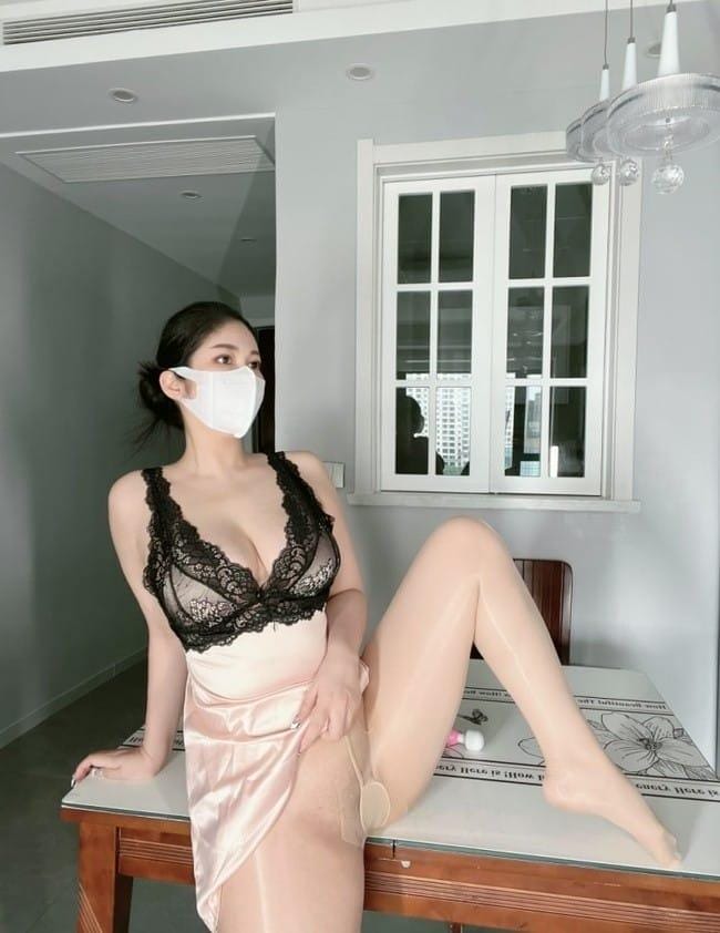 [微密圈]120斤的小王同学 –桌底的西红柿[70P1V-279MB]