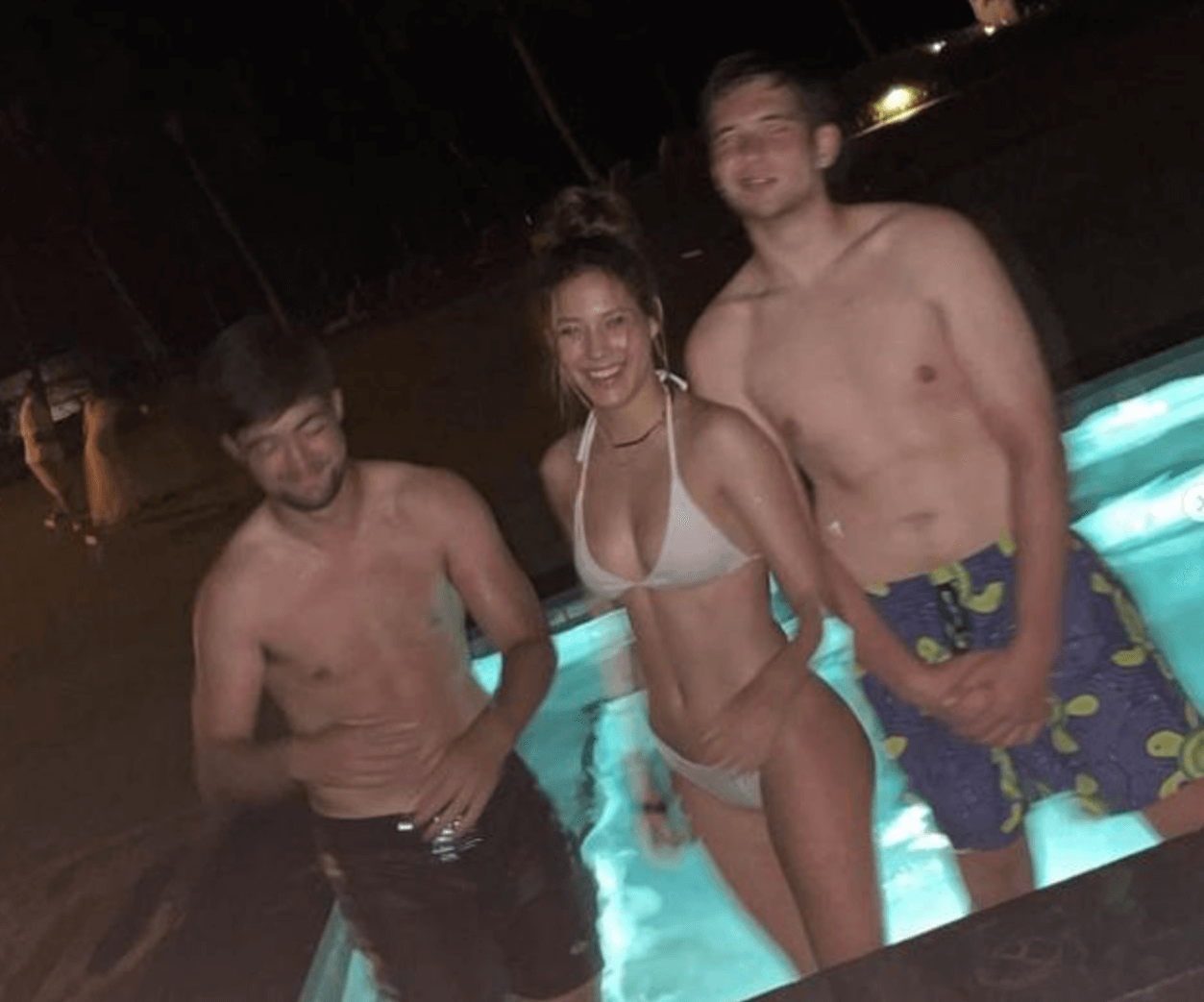 谷爱凌游泳池照片是真的吗,谷爱凌穿比基尼和外国人合照-1 谷爱凌游泳池照片是真的吗,谷爱凌穿比基尼和外国人合照