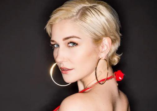 Skye Blue是谁,个人资料简介-1 Skye Blue是谁,个人资料简介