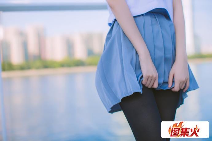 4v0vb 简直不敢相信!把英语课代表按在地上C了一节课究竟是怎么回事?