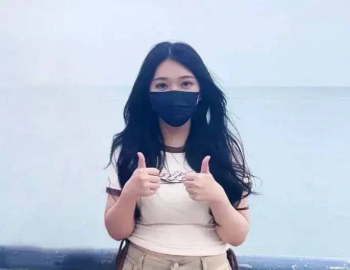 一条小团团户外直播身材曝光，网友：堪比写真一姐刘飞儿！