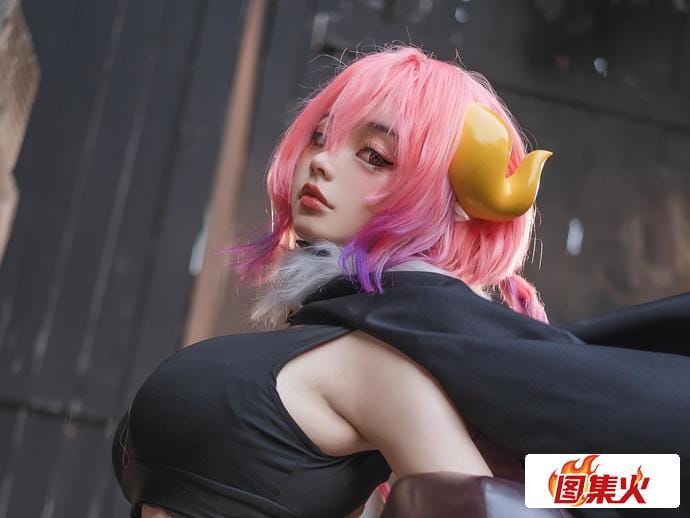 61imo 神明巫女ninja阿寨寨体育课后作品 在废弃仓库里的无辜女孩