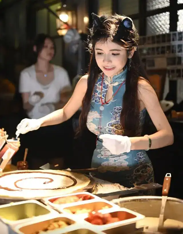 狗头萝莉回应被举报,穿着有曲线也不行 两个多月辗转3个城市