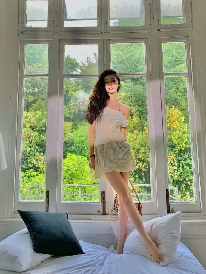 十亿少男的梦 纯欲天花板易梦玲怎么火起来的?-2 十亿少男的梦 纯欲天花板易梦玲怎么火起来的?