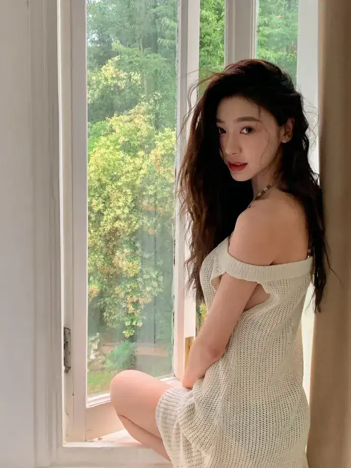 十亿少男的梦 纯欲天花板易梦玲怎么火起来的?