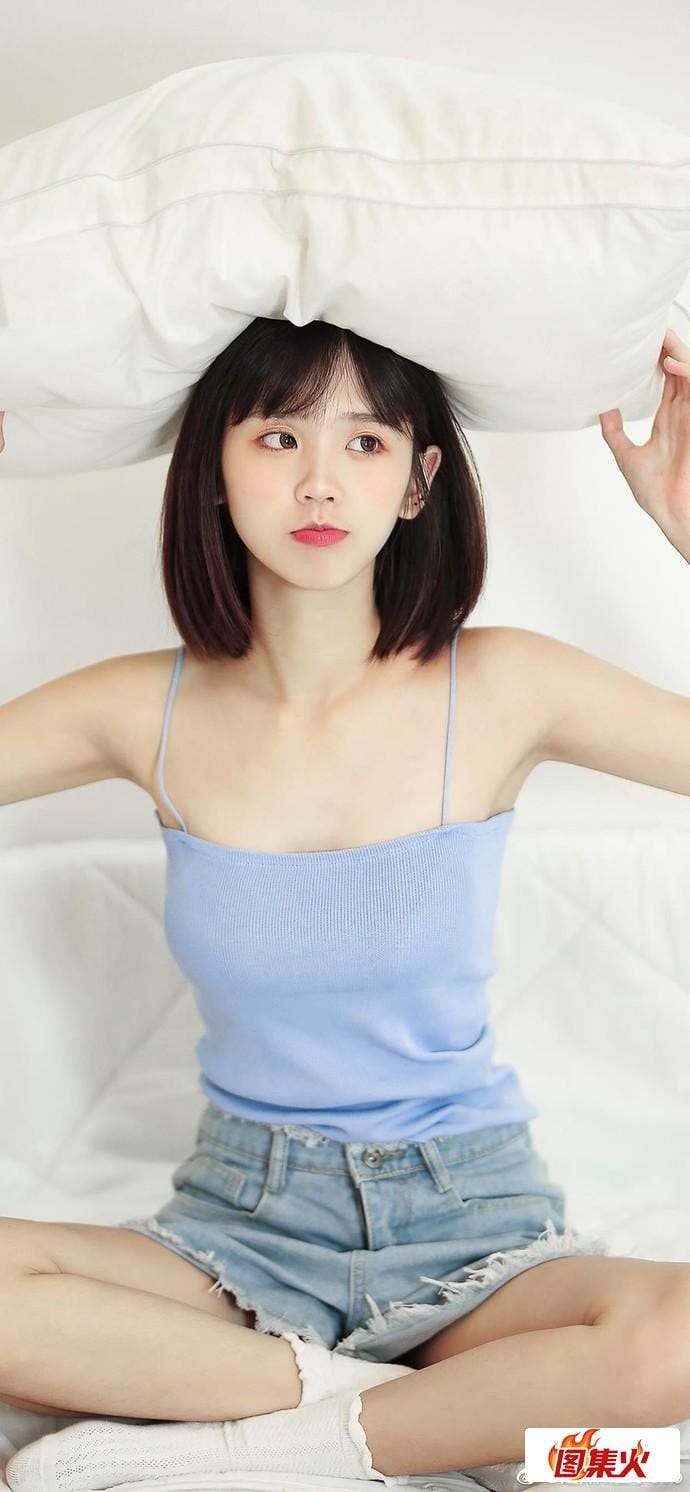 377m1 井川里予和别人打扑克牌的视频在哪里能找到?她是怎么火起来的?