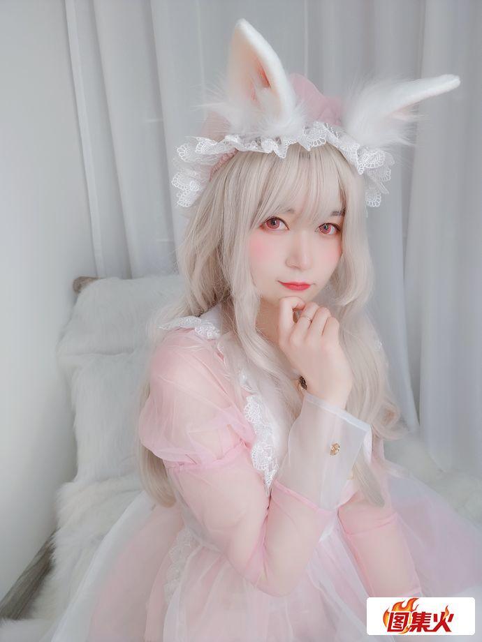 白银81白银小兔子可爱诱人 白银81和摇摇乐一起拍摄的作品叫什么？