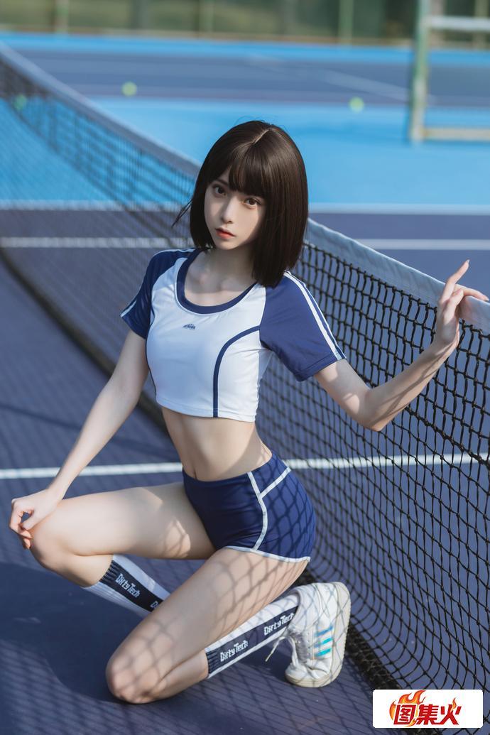 超级养眼！许岚LAN夏日运动服化身迷人动感的足球宝贝