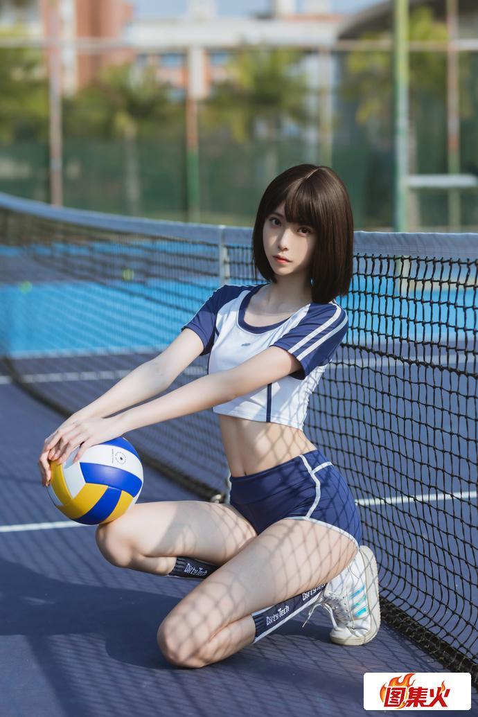 超级养眼！许岚LAN夏日运动服化身迷人动感的足球宝贝