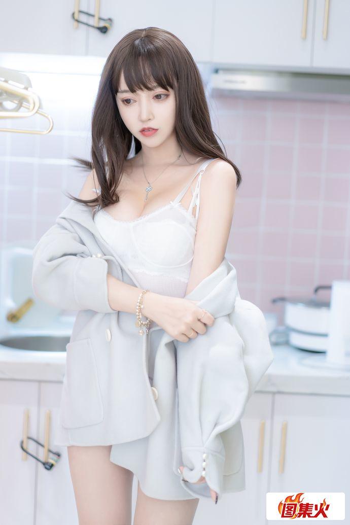 h97r0 美图福利不停!过期米线线喵西装里的绑带究竟隐藏了怎样的秘密?