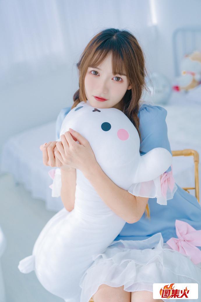 超级可爱！兔子Zzz不吃胡萝卜感受阳光少女的魅力