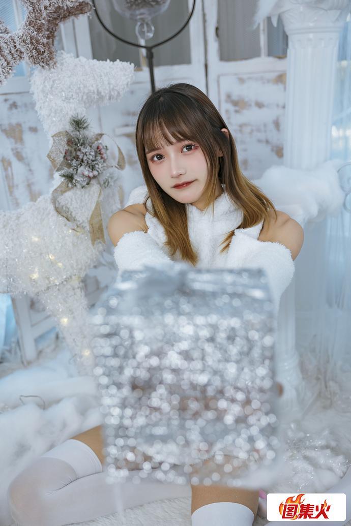 超级可爱！兔子Zzz不吃胡萝卜感受阳光少女的魅力