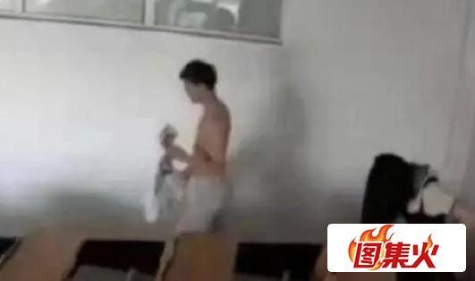 53ncu 12分04秒黑龙江科技大学阶梯教室情侣上演了一段精彩演出