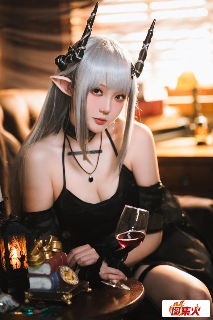 34cv4 银发女神!瓜希酱泥岩音律联觉零号特工COS可爱的精灵耳朵独具匠心