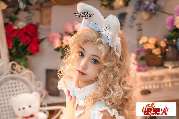 ah7ts 蜜汁猫裘作品大赏,经典太太三部曲和恶毒上司 、爱丽丝梦幻仙境你见过吗?