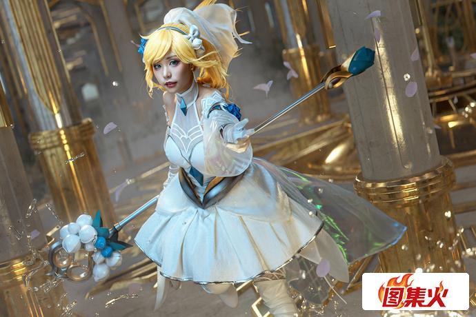 f1lqm 激情Cosplay爆机少女喵小吉 用独特惊艳的角度征服男粉的女菩萨