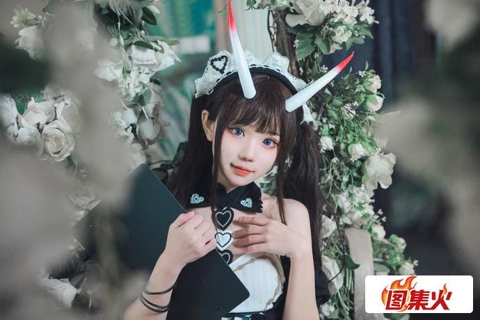 nn9jv 傲娇蠢萌花柒Hana怎么了?柴郡旗袍诠释东西方文化的碰撞