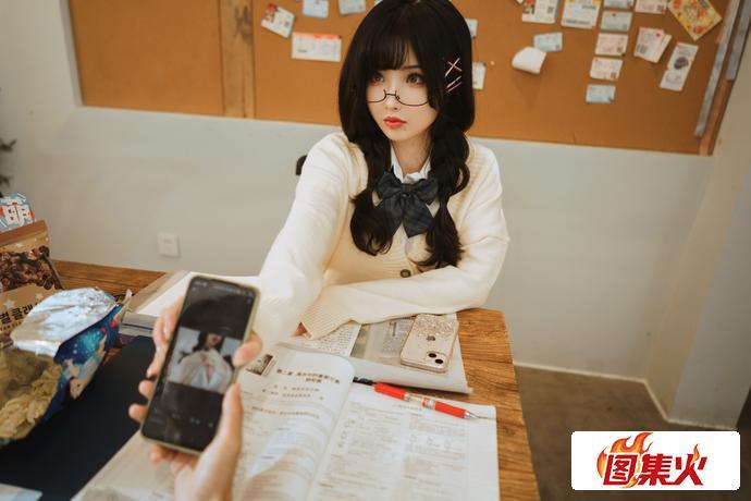 jugbk 次元美女肉扣热热子COS合集大片 惊艳呈现颜值与才华的绝妙碰撞!