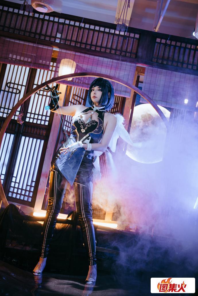 秋和柯基cos图集作品收藏指南，大胆突出的美丽！颜值身材双赢！