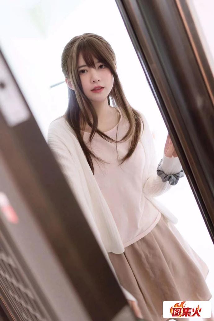 v4n3y 大长腿女王一米八的大梨子图集 债务偿还系列成绅士福利焦点!