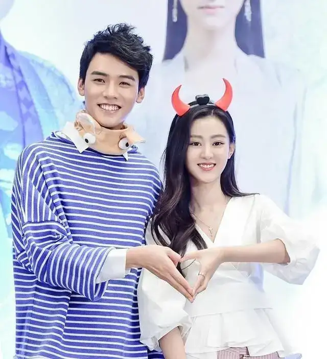 龚俊的女朋友是谁?盘点龚俊三任绯闻女友徐沐婵、郑湫泓、刘人语-4 龚俊的女朋友是谁?盘点龚俊三任绯闻女友徐沐婵、郑湫泓、刘人语