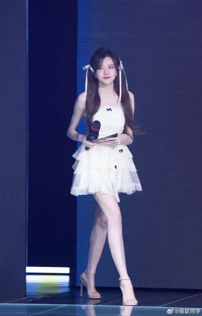 LOL女解说颜值排行榜:美貌与实力并存的电竞女神-7 LOL女解说颜值排行榜:美貌与实力并存的电竞女神