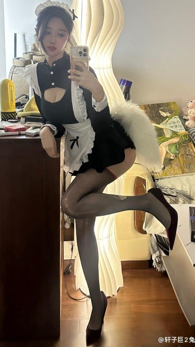 [微密圈]轩子巨二兔 – 女仆装[15P-30M]