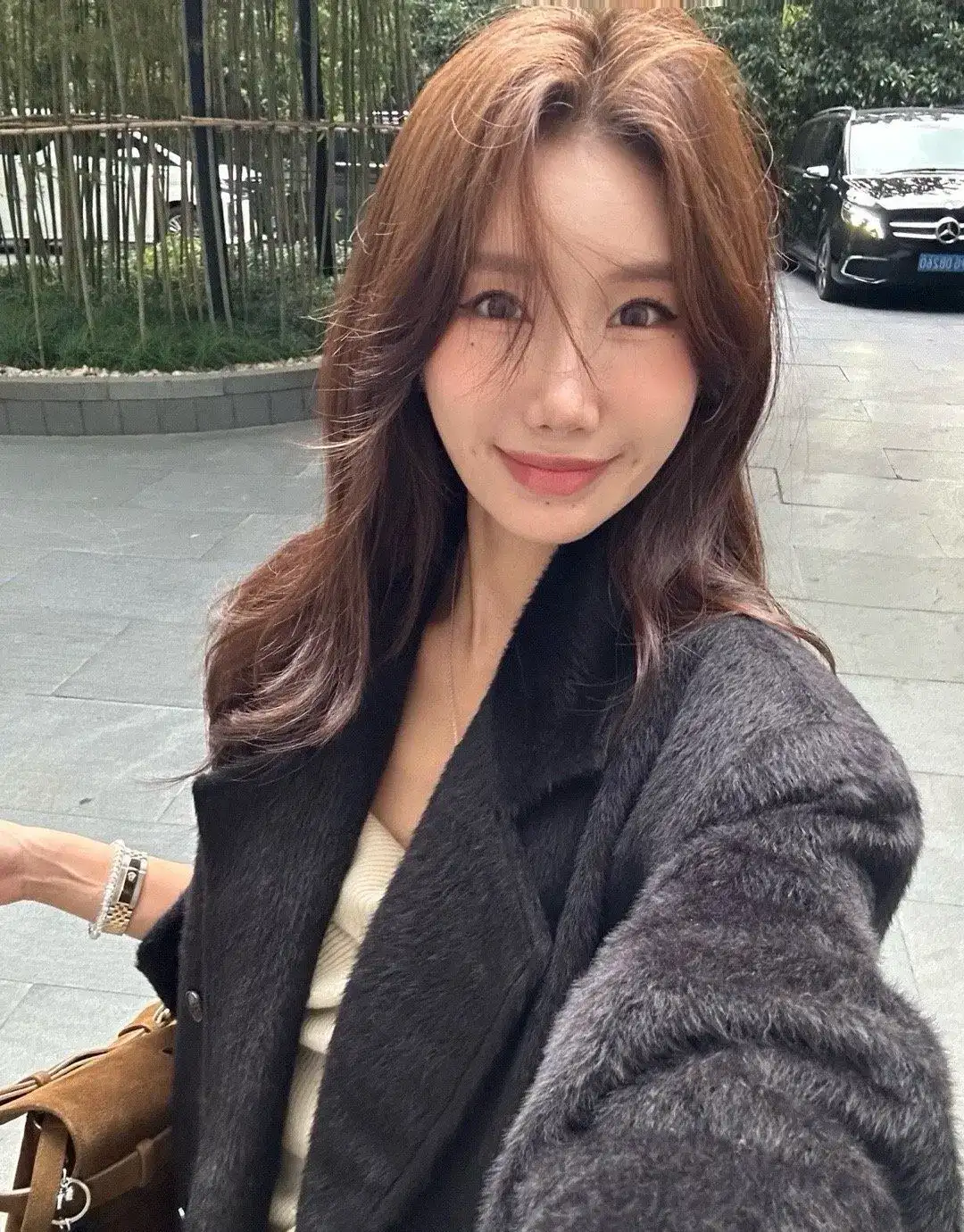 韩艺瑟染银发自拍照,长发剪成短发造型十分亮眼-3 韩艺瑟染银发自拍照,长发剪成短发造型十分亮眼