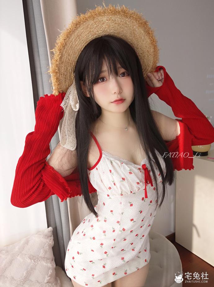 迷之呆梨图片全图中的夏末cos，萌与性感完美碰撞！