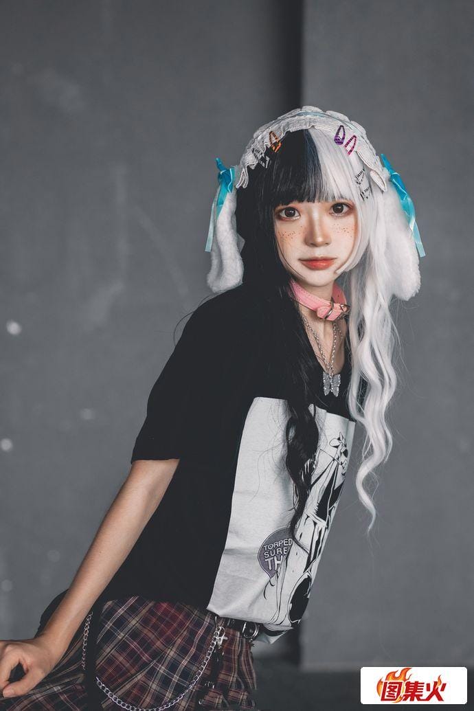 疯猫ss化身猫系精灵全网图!雀斑少女黑白双色假发造型太撩人了~-6 疯猫ss化身猫系精灵全网图!雀斑少女黑白双色假发造型太撩人了~