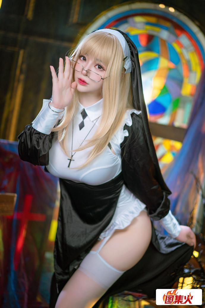 叉子宝宝写真太会撩了!她的背带裤出镜都让网友沦陷! 叉子宝宝写真太会撩了!她的背带裤出镜都让网友沦陷!