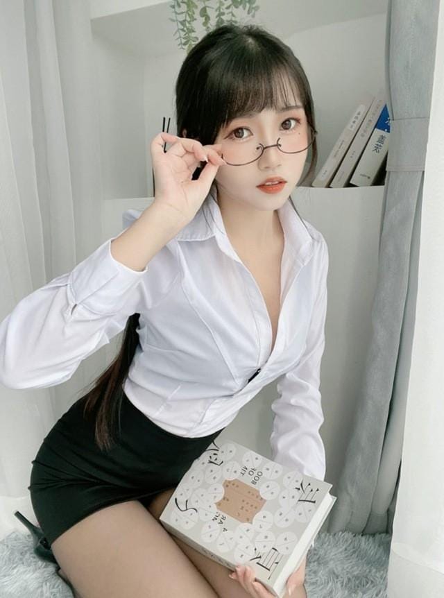 不呆猫 – NO.064 黑丝包臀OL [24P5V-908MB]