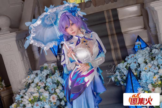 咬一口兔娘ovo鸣潮坎特蕾拉 仿佛游戏里走出来的妹子 咬一口兔娘ovo鸣潮坎特蕾拉 仿佛游戏里走出来的妹子