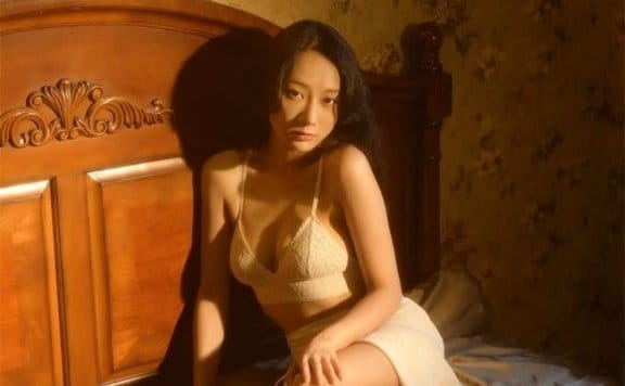 [YALAYI雅拉伊]2022.10.12 NO.979 她是谁 何嘉颖[56+1P／639MB]