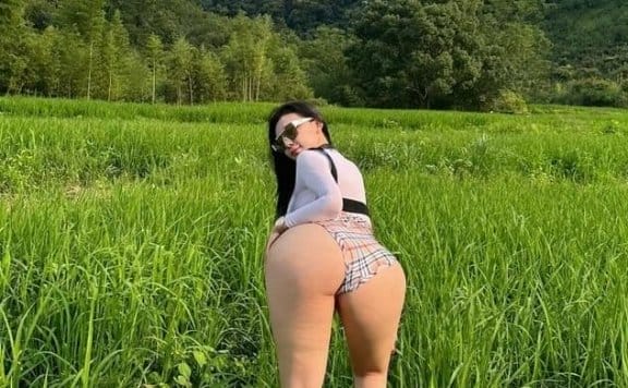 [微密圈]芷仪g宝 –路过的车主把车停下来 [12P-33M]