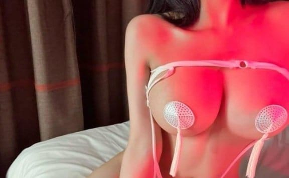 [微密圈]张鑫baby –红色灯下的比基尼 [12P-64M]