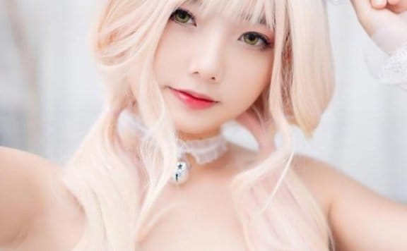 Messie Huang – Blue Maid [19P-83M]