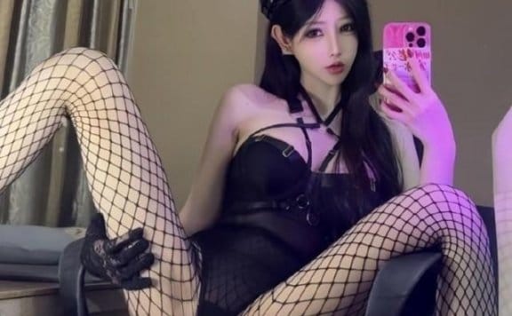 [微密圈]无欲无求的推土君 – V型连体丁字_黑色网格袜[12P6V-396MB]